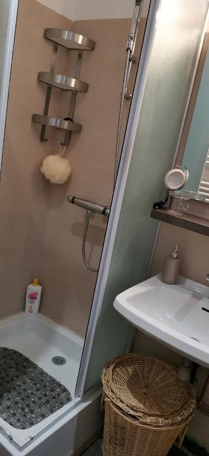 Charmant Studio Au Calme A 5 Min Du Centre Ville Saint-Claude Ngoại thất bức ảnh